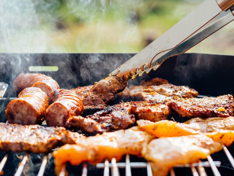 Jak správně ugrilovat steak, co servírovat jako přílohu? Odborník radí, dělejte to takhle